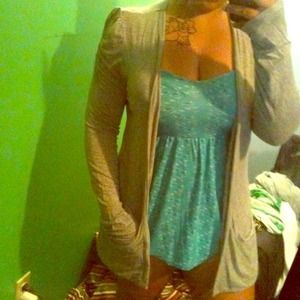 Grey cardigan with ruched sleeves and pockets