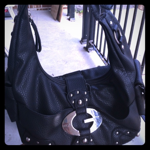 i am selling black leather purse.