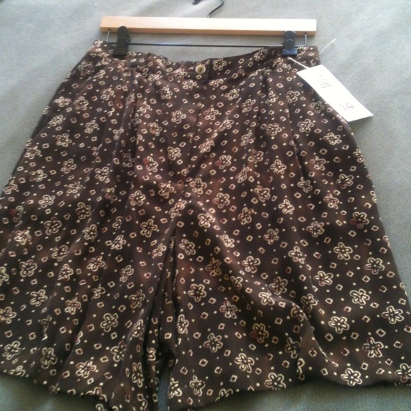Liz Claiborne 100% silk shorts, size 14