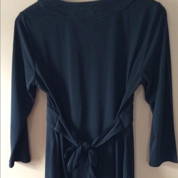 🎉Host Pick 5/16 Black vneck blouse sold in bundle - Picture 2 of 2