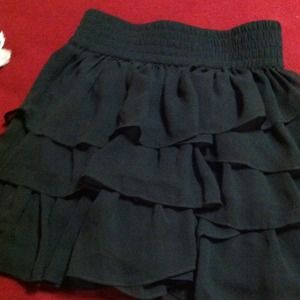 American Eagle Black ruffled skirt