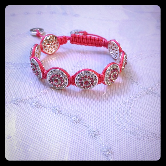 Crystal macramé bracelet