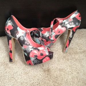 Floral Mary Jane pump peep toe