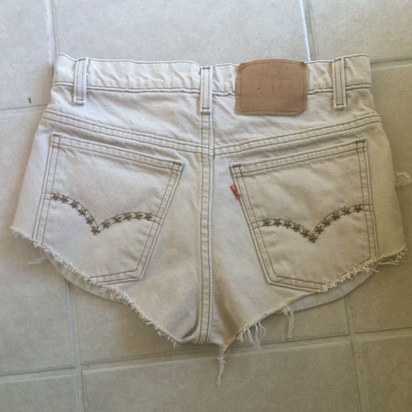 SOLD⚠Vintage custom studded Levi's ✨✨ - Picture 4 of 4