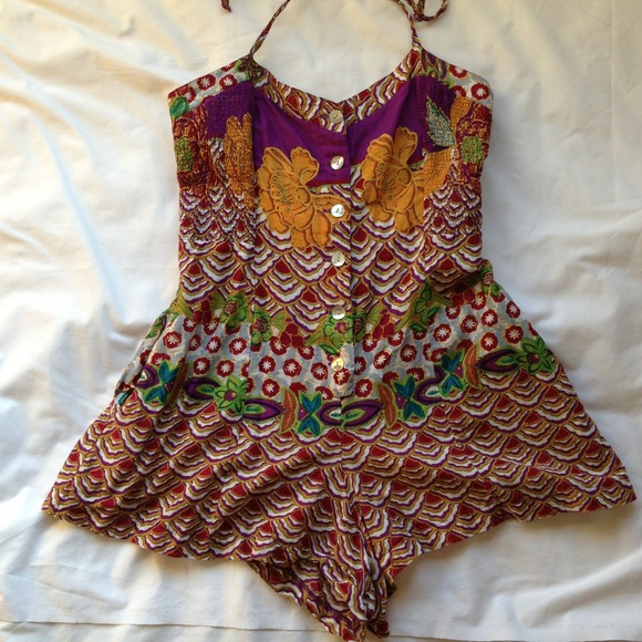 ⛔SOLD IN BUNDLE⛔ Fun halter romper