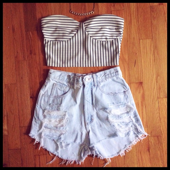 🚫Sold!🚫Vintage Light Wash High Waisted Shorts - Picture 1 of 3