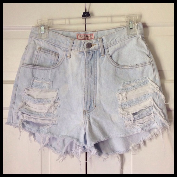 🚫Sold!🚫Vintage Light Wash High Waisted Shorts - Picture 2 of 3