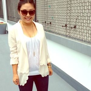 ✨SOLD in bundle✨ Scallop Edge HM blazer