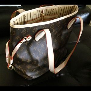 🚫On hold for @mizzcontent🚫 LV handbag