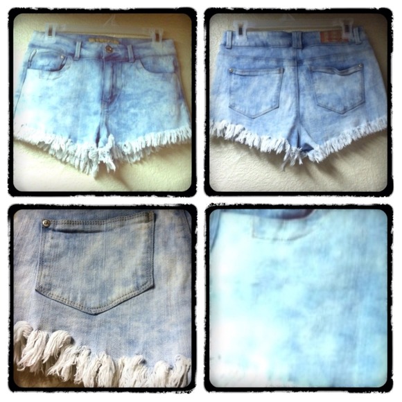 ❌SOLD❌High waisted acid wash denim shorts