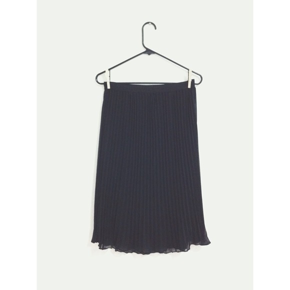 Forever 21 Black Accordion-Pleat Skirt