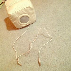 music speaker. no batteries needed!