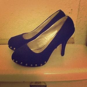 Black suede Pumps size 10 ! Great fit