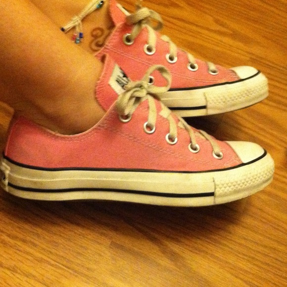 X SOLD X Hotpink Chuck Taylor All StarCONVERSE! - Picture 2 of 4