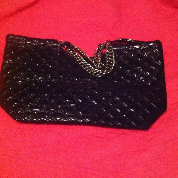 🚨Sold🚨Navy blue bag with chain handle