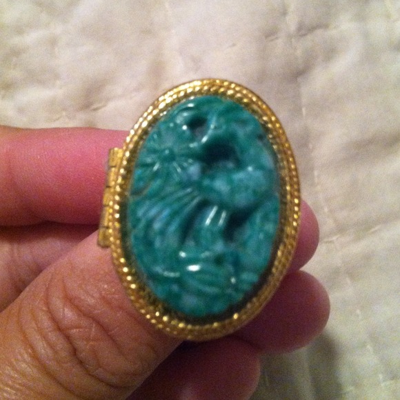 VINTAGE AVON RING