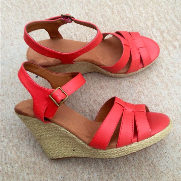Bass Shoes - Queenbee Coral Wedges