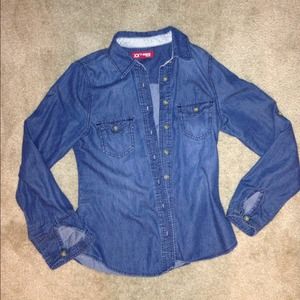 Chambray top sold in bundle!