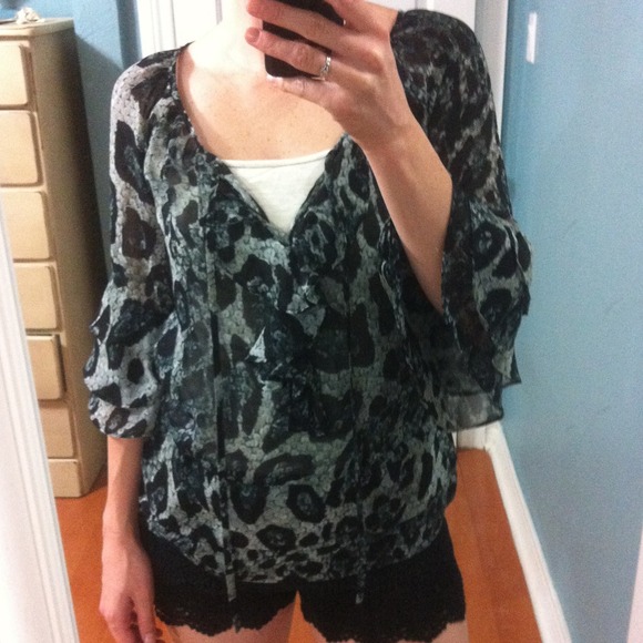 New York and Co Sheer Leopard Print Ruffle Top - Picture 1 of 4