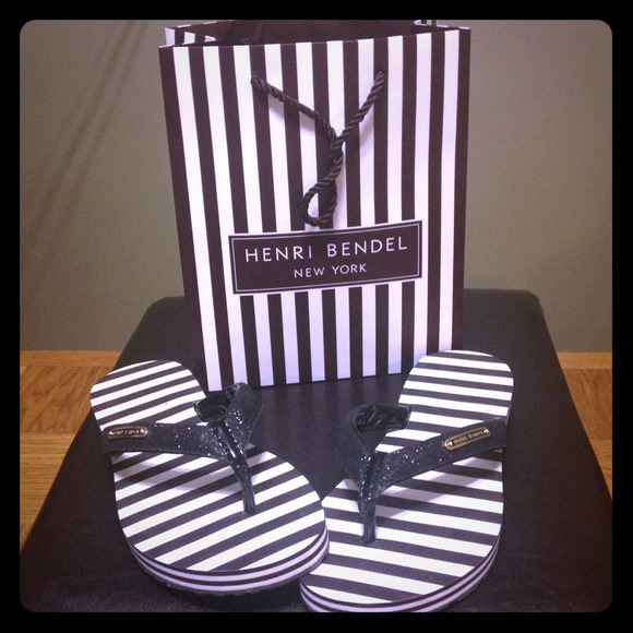 Henri Bendel flip flops