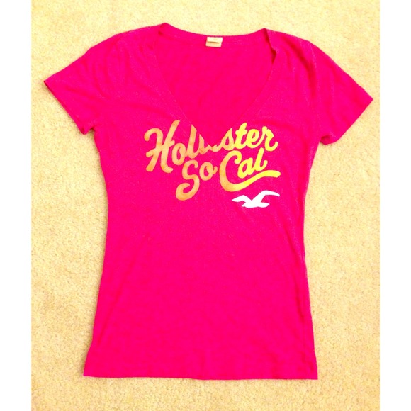 ❌❌❌SOLD❌❌❌🌟Hot pink Hollister v-neck🌟