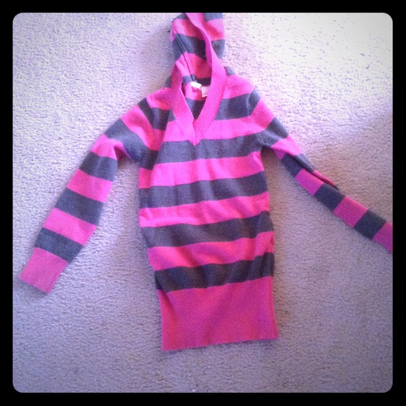 Adorable grey and pink striped sweatshirt. - Picture 1 of 1