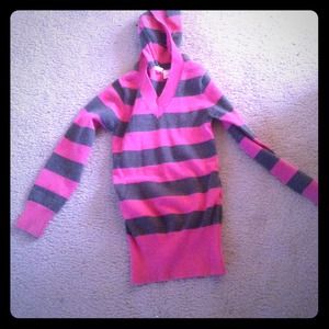 Adorable grey and pink striped sweatshirt.
