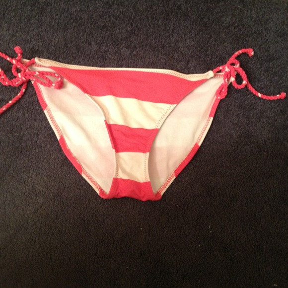 Bathing suit - Picture 2 of 4