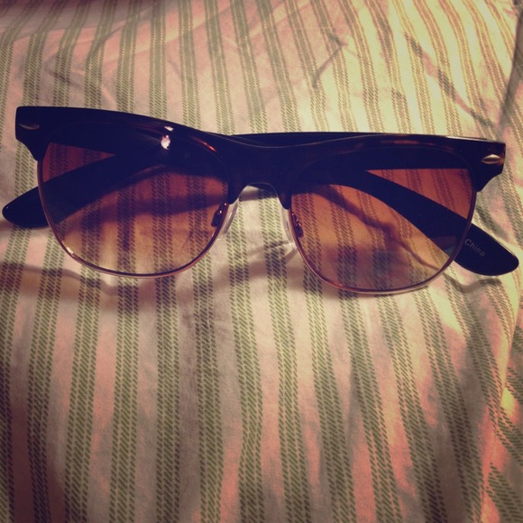 ✨SOLD✨Sunglasses