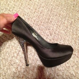 New Steve Madden black sparkly pumps - size 8