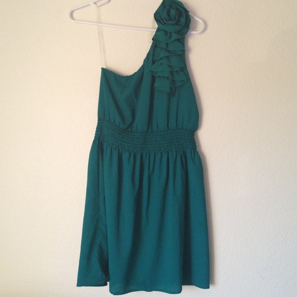 ⛔SOLD IN BUNDLE⛔ Green one shoulder dress