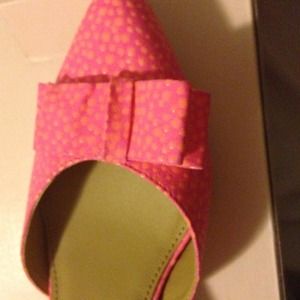 Super cute pink round heeled pumps! NWOT