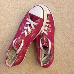 ❌❌SOLD❌❌Dark pink and gold flower converse size 7