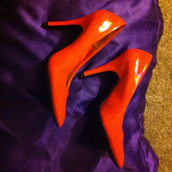 Heels - Picture 2 of 2