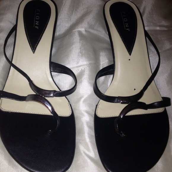 Black kitten heels Sz 9