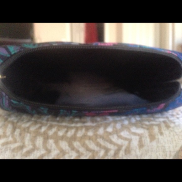 Price reduction! Estée Lauder makeup bag! Like new - Picture 3 of 4