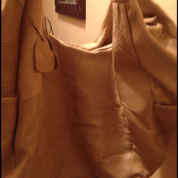 More pics of bebe purse