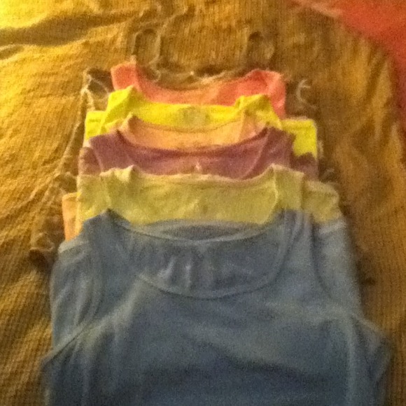 Tink tops 4 all of them that will be the price - Picture 2 of 2