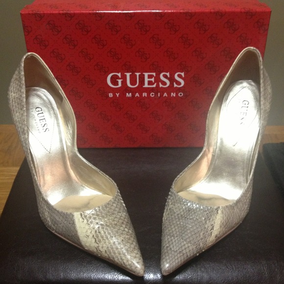 Guess By Marciano pumps