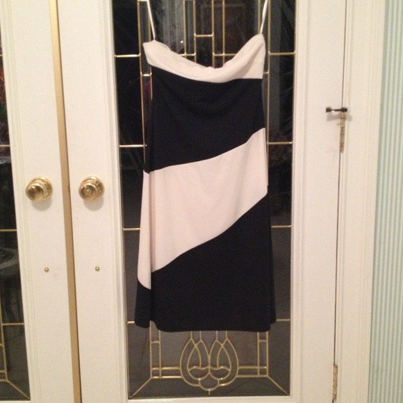 Express symmetrical tube top dress