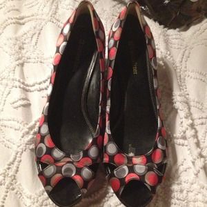 Naturalizer , black , red , grey heels.!