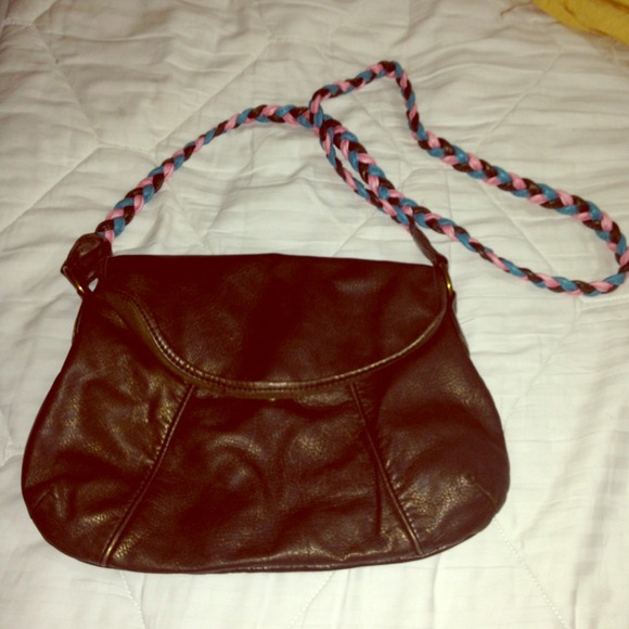 PAC Sun Black Poppy brand crossover body bag.