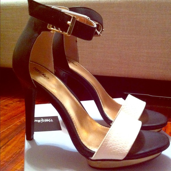 Vinta Heels by Mossimo size 6.5 NWT!