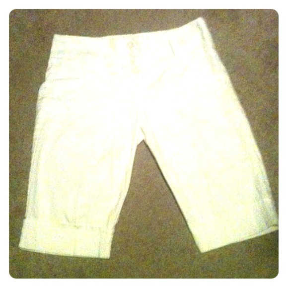 Size 5 White Capri - Picture 1 of 1