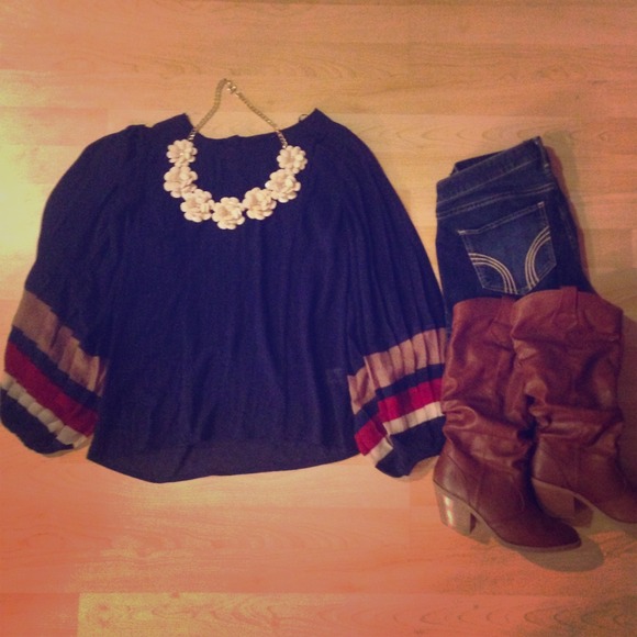 SOLD!✋✋✋Adorable page 6 top :)