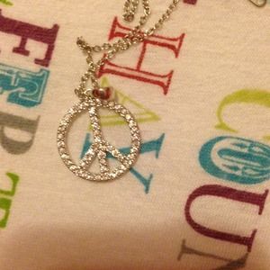Reduced🌟😍Stealing silver peace necklace!