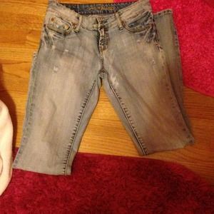 Light washed ae jeans!! Barely ever worn!