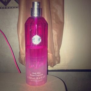 Victoria secrete bombshell perfume