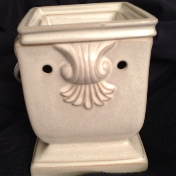 Windsor Full Size Scentsy Warmer