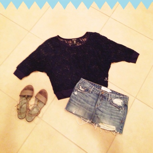 Crochet Lace 3/4" Sleeve Top